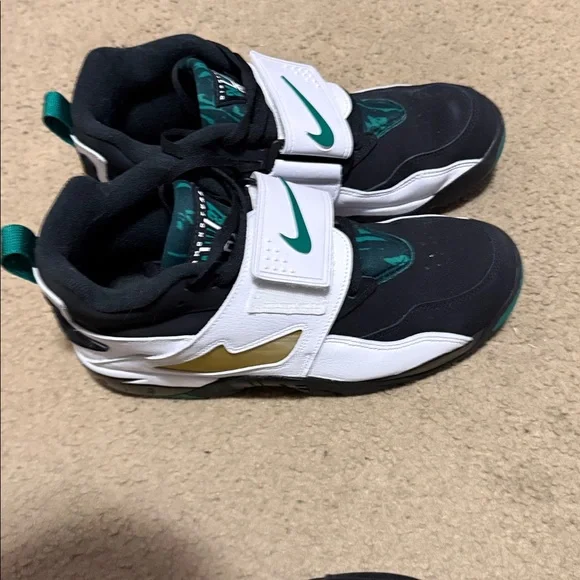 Nike Air Diamond Turf Shoes - Picture 2 of 5